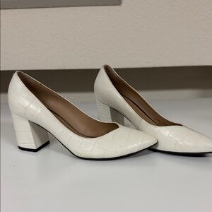 Johnston &‎ Murphy Women's White Croc-Embossed Pointed Toe Slip-On Pumps 8